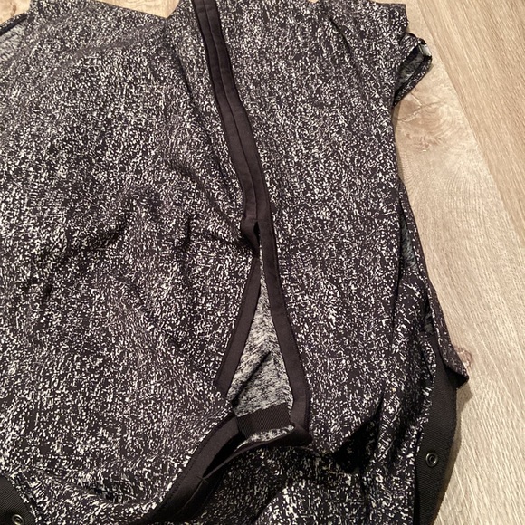 Lululemon Heathered Grey Rulu Vinyasa Yoga Scarf Wrap - Picture 5 of 5